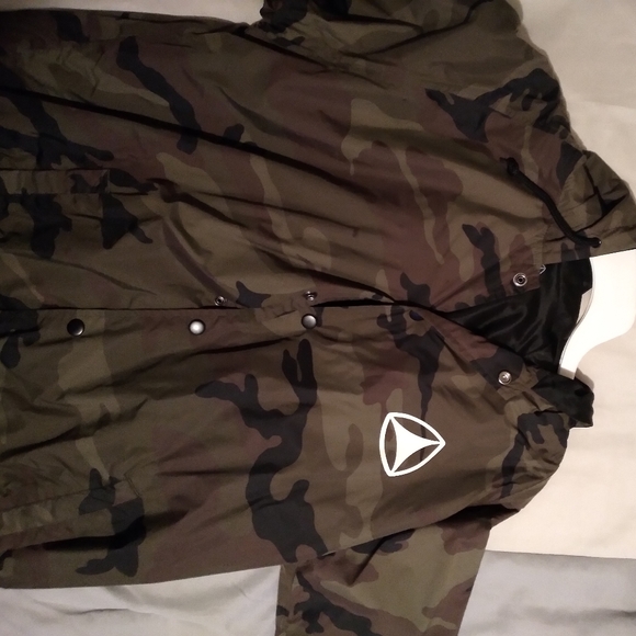 ACTIVE HOODIE - Picture 2 of 2